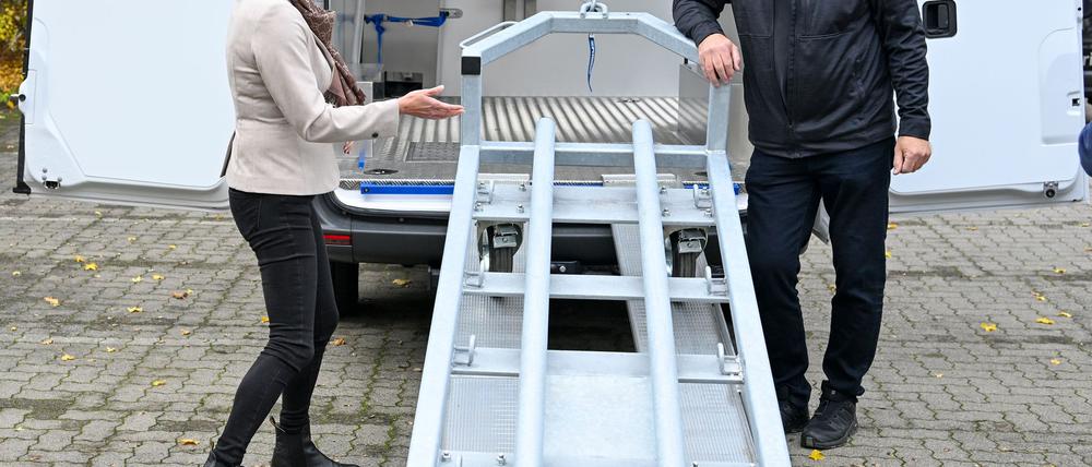 Das mobile Schlachtfahrzeug soll eine tierschonende Schlachtung direkt im Stall oder auf der Weide ermöglichen.