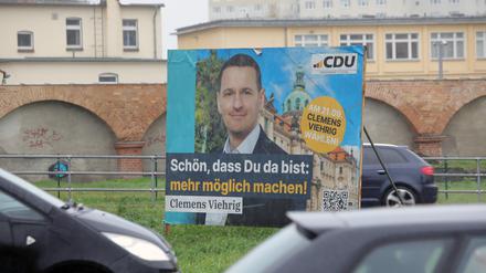 Wahlplakate sind noch zwei Wochen nach der Stichwahl in Potsdam zu finden.