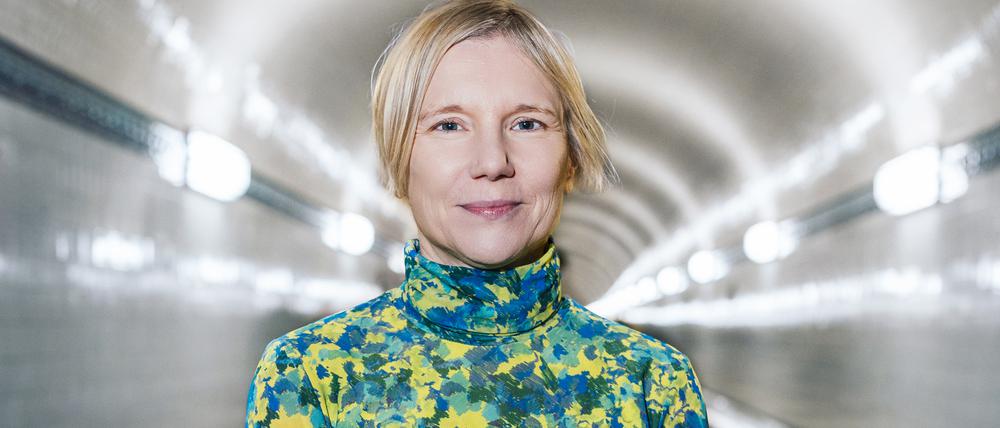 Autor*in Aiki Mira will neue Narrative für Zukunftsromane, weg von den alten Heldenmythen.