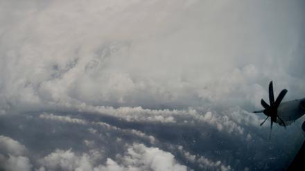 Im Auge des Hurrikans: Ein Flugzeug der NOAA fliegt ins Zentrum von Merlissa.