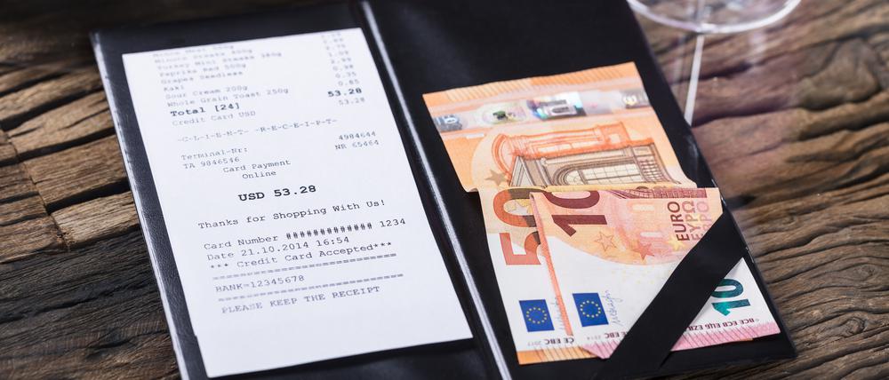 Zahlungswirrwarr. Deutsche splitten gern die Rechnung genau auf.