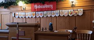 Die „Wodansburg“ mit dem Pult für den Vorsitz der Potsdamer Sippe stand in der Gaststätte Augustiner.