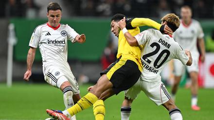Eintracht Frankfurt und Borussia Dortmund lieferten sich einen packenden Pokal-Kampf.