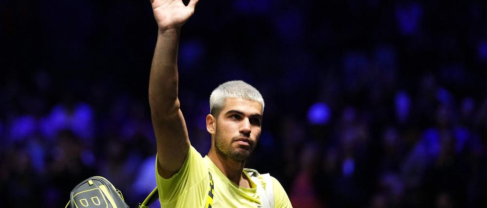 Carlos Alcaraz verabschiedet sich schon nach der zweiten Runde aus Paris.