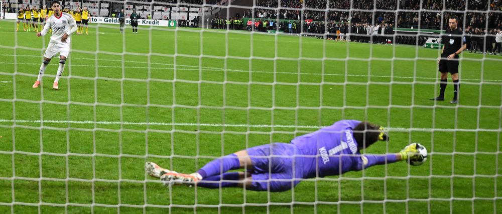 Wird zum Helden: Gregor Kobel im BVB-Tor