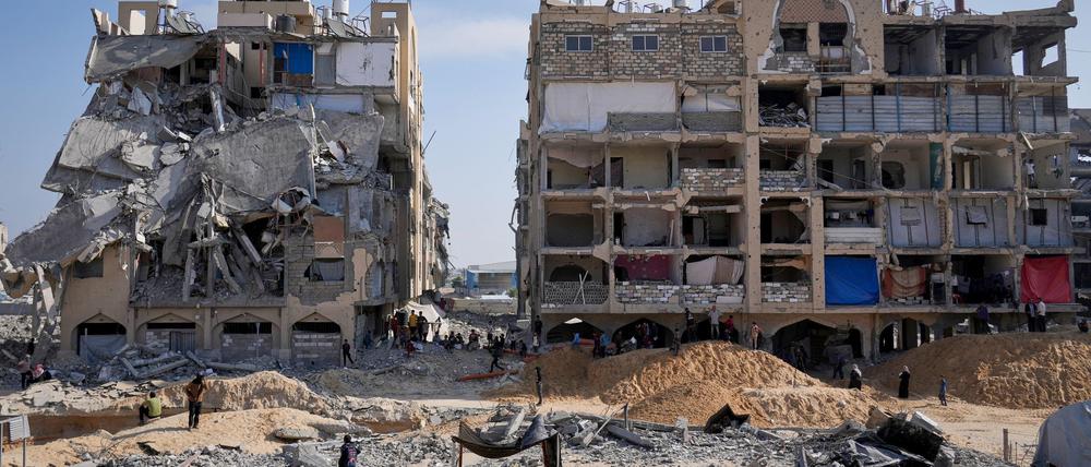 Die Hamas will in den Trümmern im Gazastreifen zwei weitere tote Geiseln geborgen haben. (Archivbild)