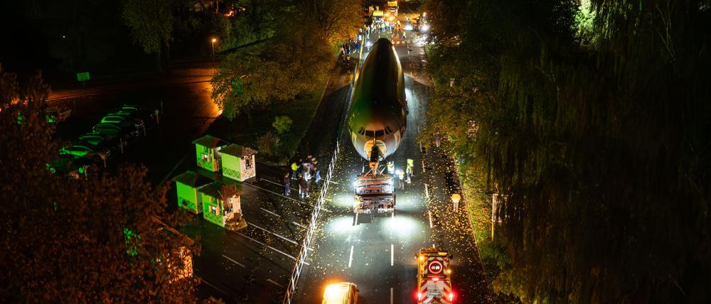 Innerhalb von drei Nächten wurde der Flieger zum Safaripark in der Südheide gebracht.