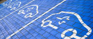 Elektroautos machen weltweit einen immer höheren Anteil der Neuzulassungen aus. (Symbolbild)