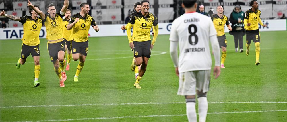 Eintracht Frankfurts Aufsichtsratssprecher Axel Hellmann fordert einen früheren VAR-Einsatz im DFB-Pokal.