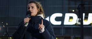 Luisa Neubauer auf der „Wir sind die Töchter Kundgebung“ in Berlin vor der CDU-Zentrale am 21.10.2025.