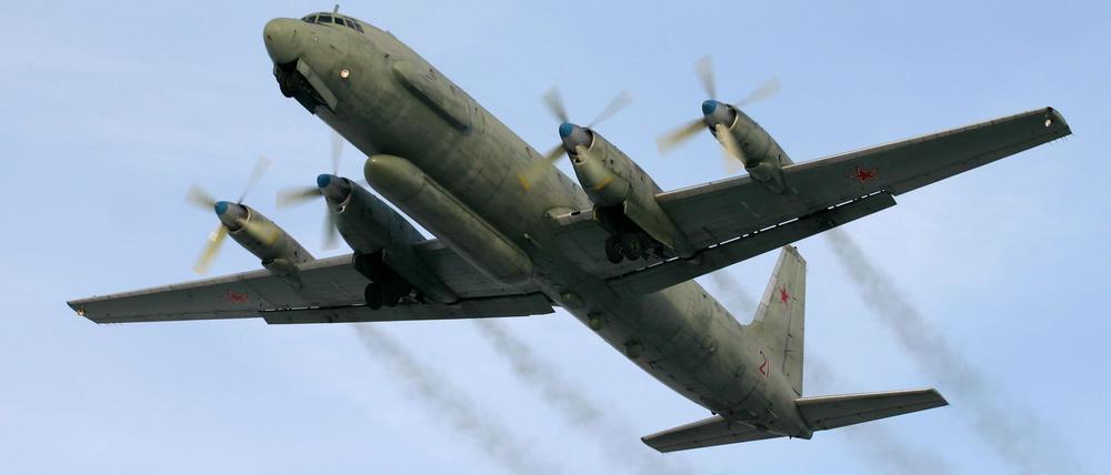 Archivbild: Ein russisches Aufklärungsflugzeug vom Typ Il-20 am 19.01.2005 über Russland.