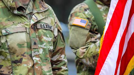 Archivbild: Soldaten der US-Armee nehmen in Rumänien an der Militärparade zum rumänischen Nationalfeiertag teil.