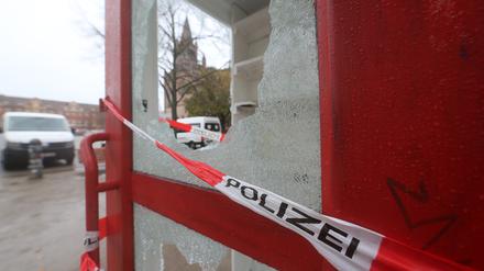 Wieder ein Anschlag: Der Gedenkort zur Bücherverbrennung auf dem Bassinplatz wurde erneut attackiert.