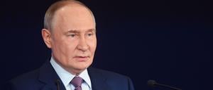 Der russische Präsident Wladimir Putin spricht auf dem Kongress der Russischen Geographischen Gesellschaft im Staatlichen Kremlpalast.