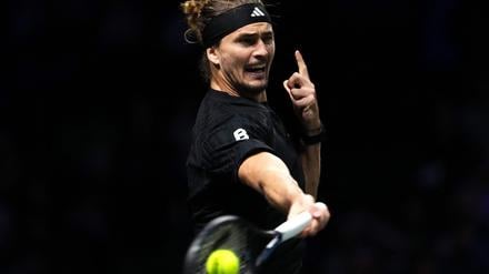 Alexander Zverev tat sich in seinem Auftaktmatch in Paris schwer.