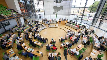Blick in den Plenarsaal während der Sitzung des Sächsischen Landtages.