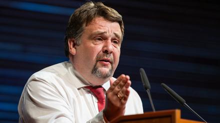 Dennis Radtke spricht auf der Tagung. Die 40. Bundestagung der Christlich-Demokratischen Arbeitnehmerschaft (CDA) im congress centrum weimarhalle in Weimar.