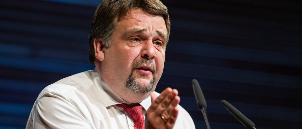 Dennis Radtke spricht auf der Tagung. Die 40. Bundestagung der Christlich-Demokratischen Arbeitnehmerschaft (CDA) im congress centrum weimarhalle in Weimar.