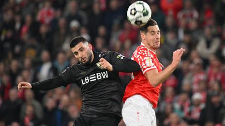 Schenkten sich nichts: Deniz Undav und Dominik Kohr im Luftduell.