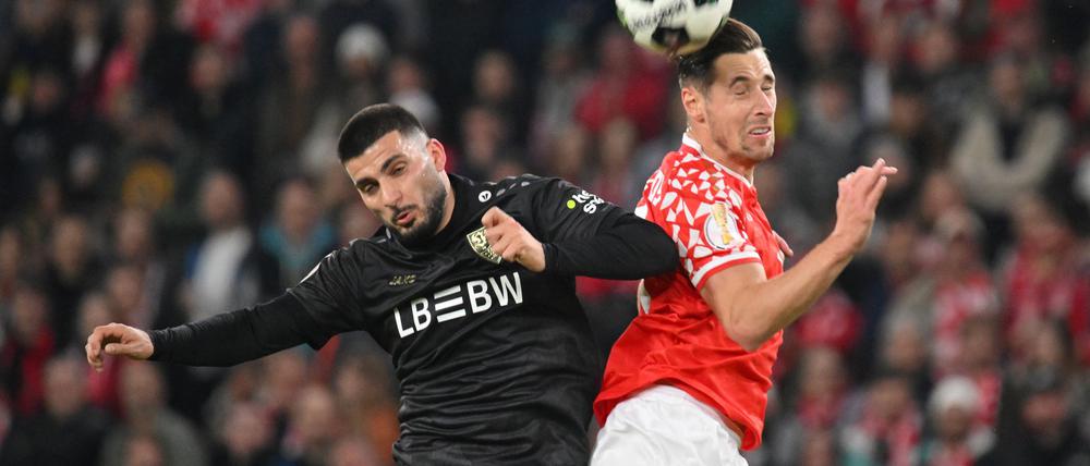 Schenkten sich nichts: Deniz Undav und Dominik Kohr im Luftduell.