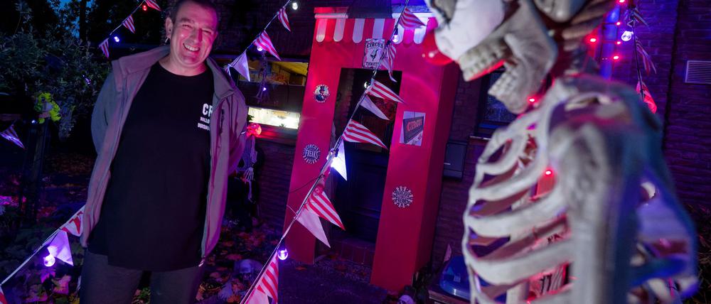 Er hat gut lachen: Dieses Jahr ist das Motto in Sven Wagners Halloween-Haus „Freak Circus“.