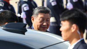 Chinas Präsident Xi Jinping am Flughafen von Busan in Südkorea.