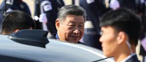 Chinas Präsident Xi Jinping am Flughafen von Busan in Südkorea. 
