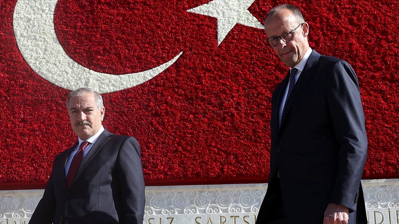 „Seine Ideen wirken bis heute nach“: Merz legt Kranz an Atatürk-Mausoleum in Ankara nieder