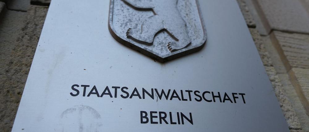 Die Staatsanwaltschaft hat Anklage erhoben gegen einen Mann, der eine Frau mit einem Messer angegriffen haben soll. (Symbolbild)