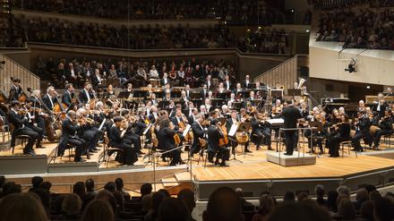 Chefdirigent Kirill Petrenko und die Berliner Philharmoniker am 30. Oktober 2025.