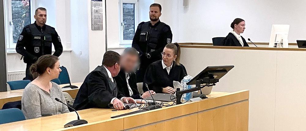 Der verurteilte Lehrer hat sich bei seiner früheren Schülerin für den sexuellen Missbrauch entschuldigt. (Archivbild)