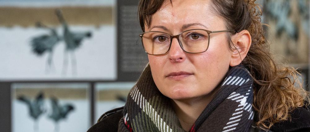 Agrarministerin Hanka Mittelstädt (SPD) lobt den Zusammenhalt der Helfer im Linumer Teichland bei der Bergung toter Kraniche.