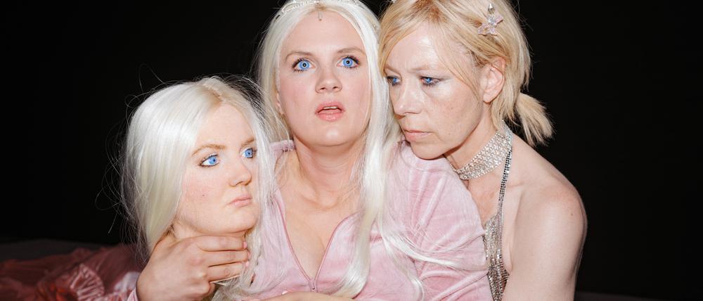 Alina Stiegler und Julia Böwe in „Call me Paris“