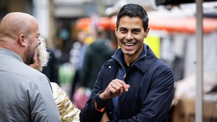 Rob Jetten auf dem Marktplatz in Assen.