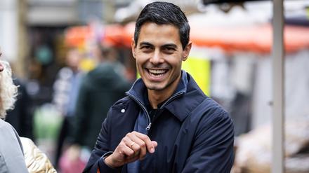 Rob Jetten auf dem Marktplatz in Assen.