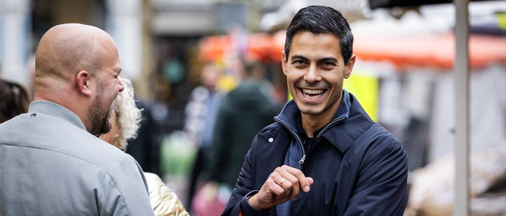 Rob Jetten auf dem Marktplatz in Assen.