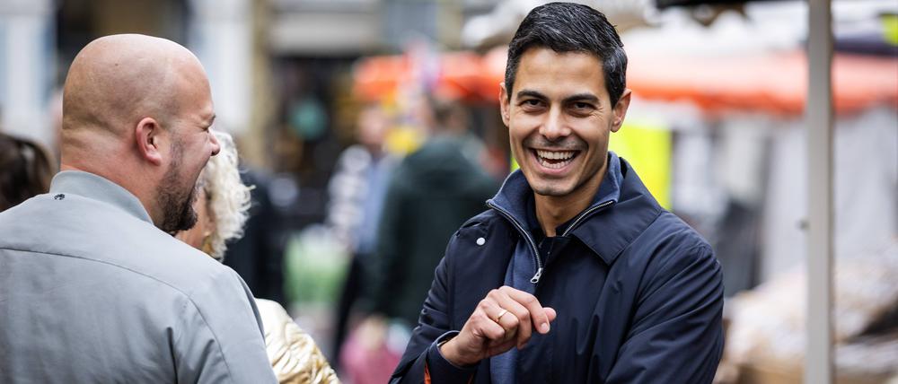 Rob Jetten auf dem Marktplatz in Assen.