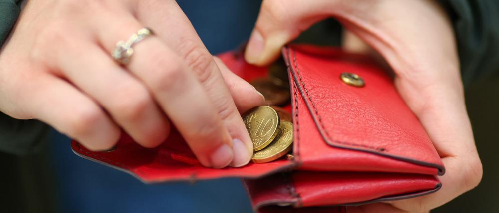 Höhere Inflationsraten schmälern die Kaufkraft der Menschen. (Symbolbild)