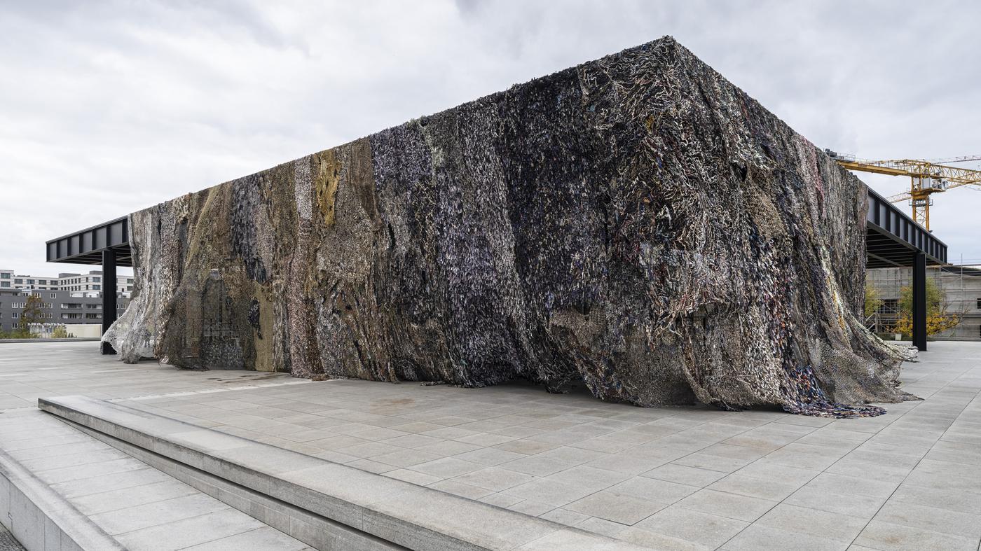 -lafur-El-asson-l-dt-zum-Festival-of-Future-Nows-Wer-hat-die-Scheibe-in-der-Nationalgalerie-zertr-mmert-