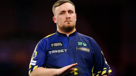 Luke Littler verpasste eine Turnier-Anmeldung wegen einer Vollsperrung nach einem Unfall. (Archivbild) 