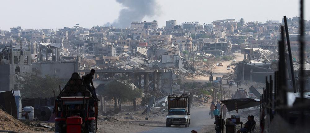Rauch steigt in Khan Yunis im südlichen Gazastreifen auf, 30. Oktober 2025 (Symbolbild).