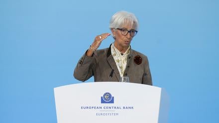 EZB-Präsidentin Lagarde hält sich in einer Welt voller Krisen alle Optionen offen. (Archivbild)