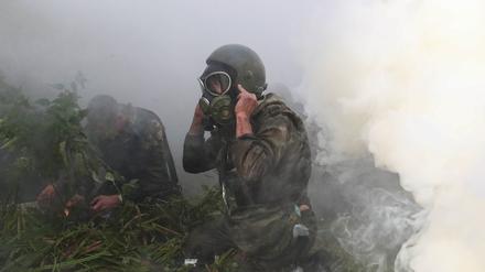 Offiziere der Spezialeinsatzkräfte des russischen Föderalen Strafvollzugsdienstes absolvieren Qualifikationstests für den Kriegseinsatz.