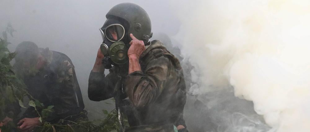 Offiziere der Spezialeinsatzkräfte des russischen Föderalen Strafvollzugsdienstes absolvieren Qualifikationstests für den Kriegseinsatz.