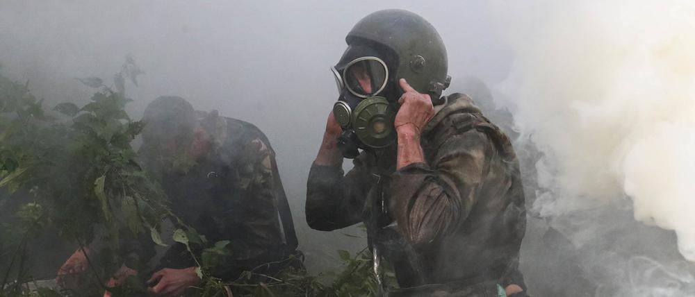 Offiziere der Spezialeinsatzkräfte des russischen Föderalen Strafvollzugsdienstes absolvieren Qualifikationstests für den Kriegseinsatz.
