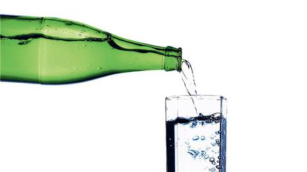 Vermeintliches Allheilmittel. Manchmal hilft ein Schluck Wasser gegen Unwohlsein. Aber nicht immer.