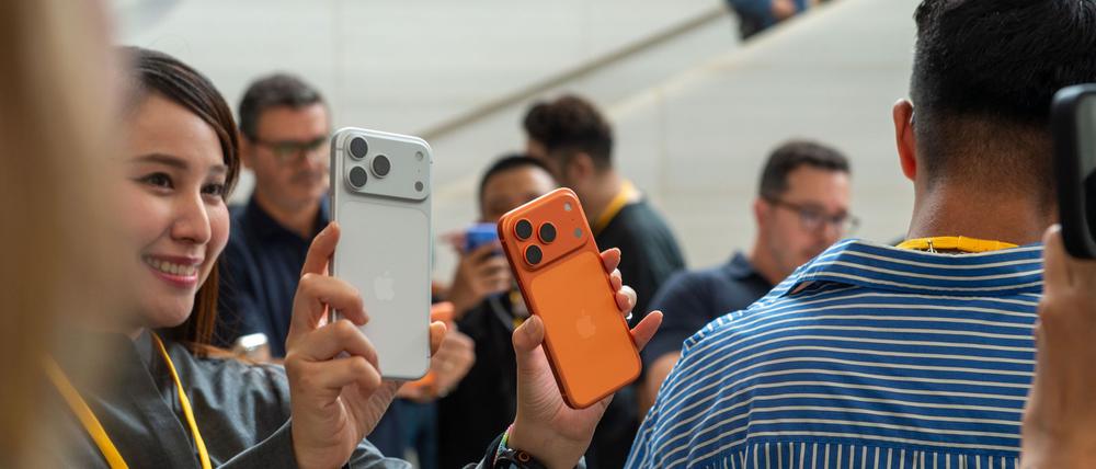 Das iPhone Pro gibt es in diesem Jahr erstmals in der Farbe Orange.