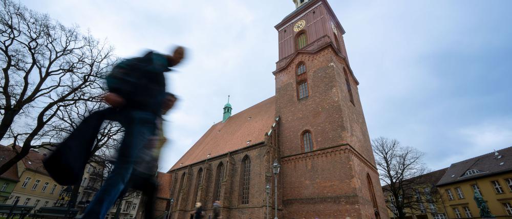 In der Spandauer St.-Nikolai-Kirche predigt am Reformationstag die Londoner Bischöfin Sarah Mullally und setzt damit ein Zeichen der Ökumene. (Archivbild)