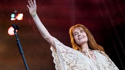 Florence + The Machine mit Frontfrau Florence Welch haben mit „Everybody Scream“ ein vielseitiges Album produziert. (Archivfoto)