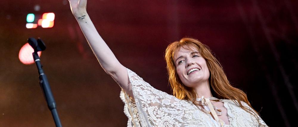 Florence + The Machine mit Frontfrau Florence Welch haben mit „Everybody Scream“ ein vielseitiges Album produziert. (Archivfoto)